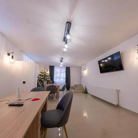 Casa Cu Bujori *