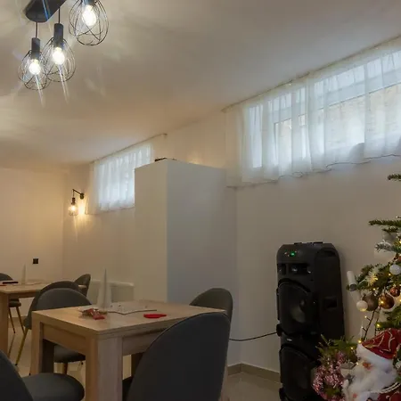 Casa Cu Bujori *